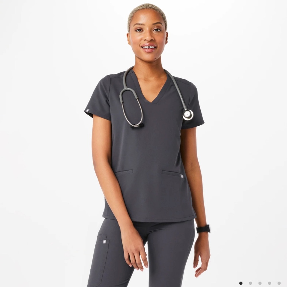 FIGS Casma Three Pocket Scrub Top